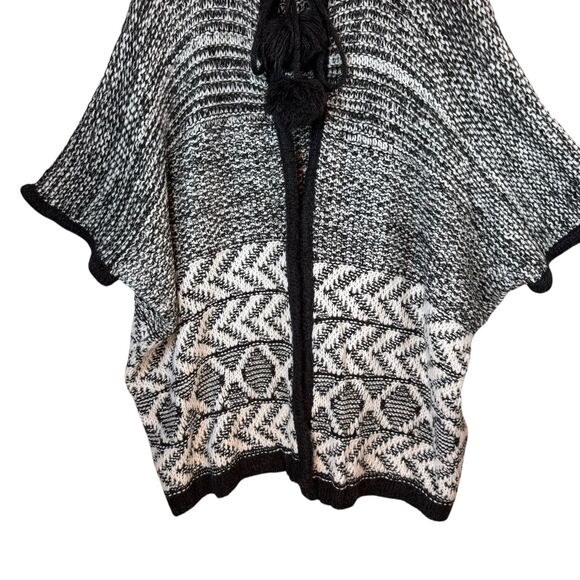 Aerie Cardigan Sweater Poncho One Size Women’s Open Front Pom Pom Tie Knit NEW - Picture 2 of 14